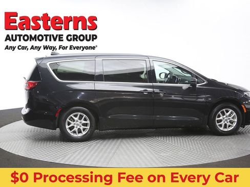 Used 2023 Chrysler Pacifica Touring-L FWD image 46