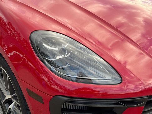 Used 2023 Porsche Macan S w/ Premium Package Plus image 36