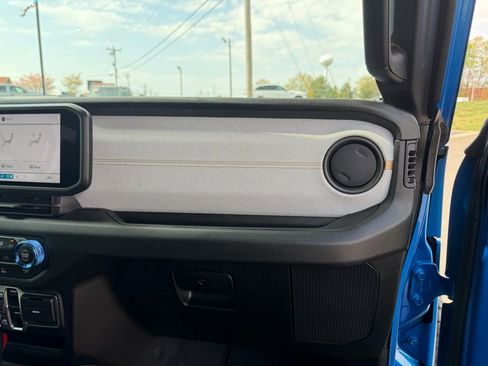 Used 2025 Jeep Gladiator Sport image 33