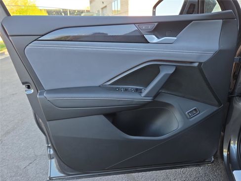 New 2026 Volkswagen Tiguan SE image 10