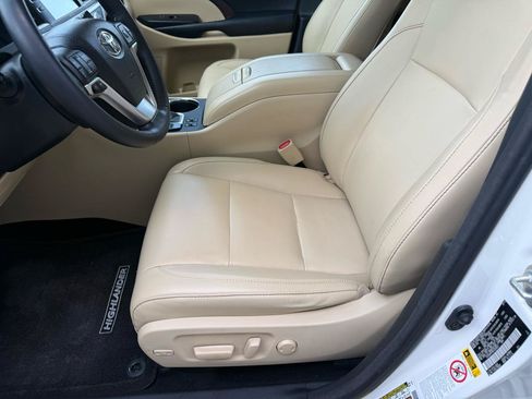 Used 2015 Toyota Highlander XLE AWD/4WD image 11