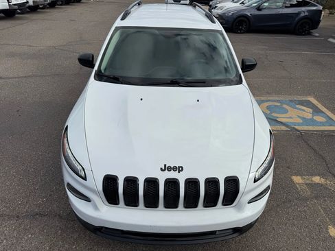 Used 2016 Jeep Cherokee Sport image 35