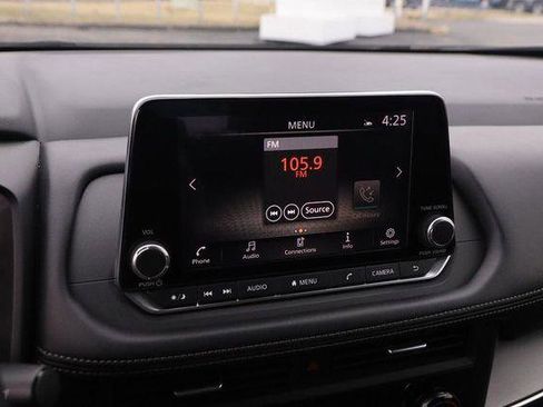 Used 2024 Nissan Rogue SV image 15