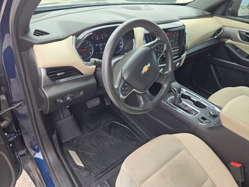 Used 2022 Chevrolet Traverse LS image 11