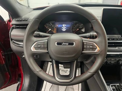 Used 2025 Jeep Compass Trailhawk AWD/4WD image 21