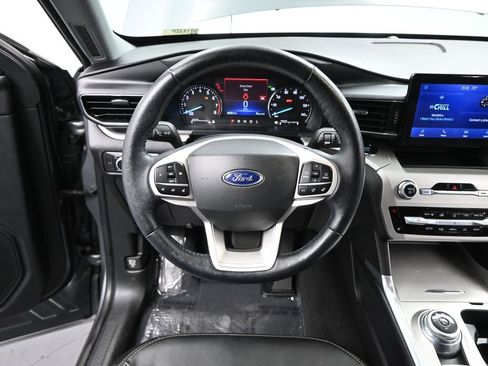 Used 2022 Ford Explorer XLT w/ Equipment Group 202A image 31