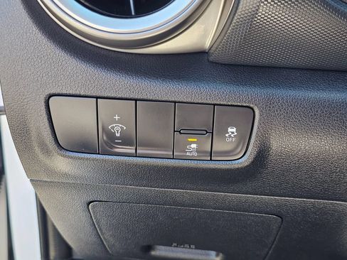 Used 2023 Hyundai Kona SE FWD image 32