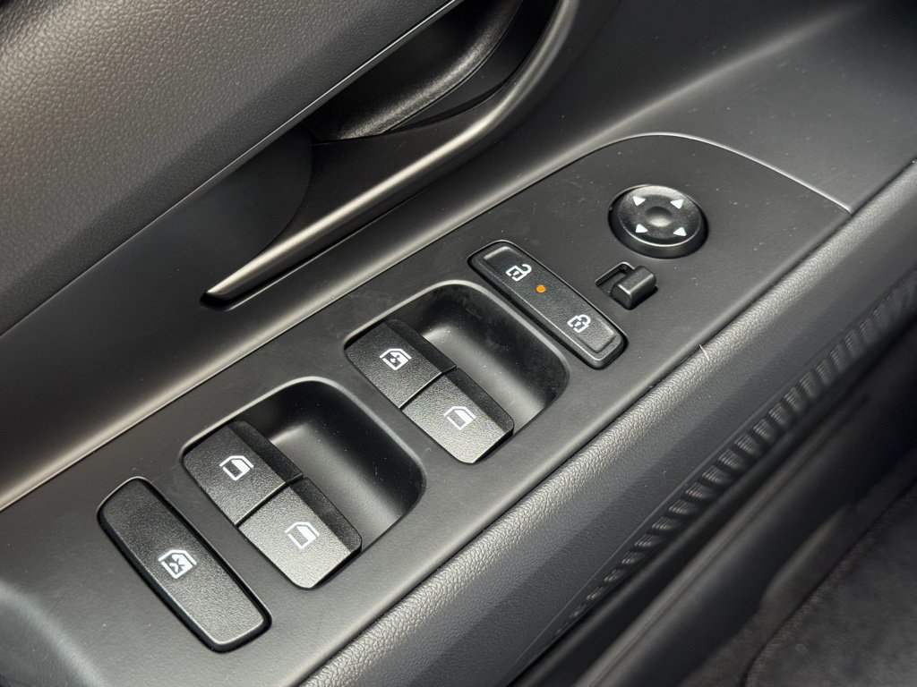 New 2025 Hyundai Elantra SEL FWD image 19