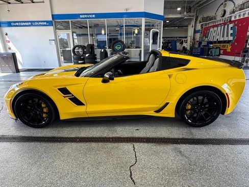 Used 2019 Chevrolet Corvette Grand Sport w/ Carbon Flash Badge Package RWD image 17