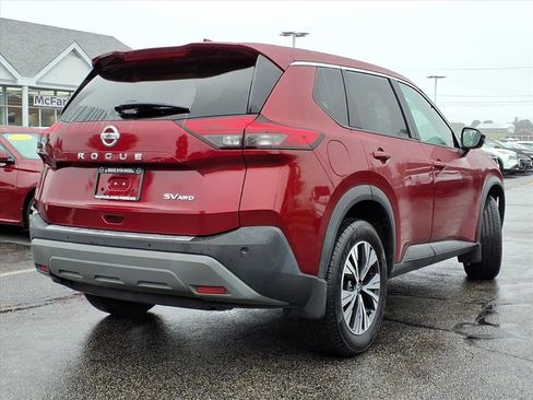 Used 2021 Nissan Rogue SV image 3