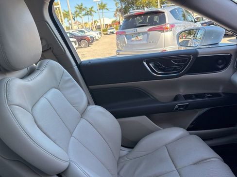 Used 2019 Lincoln Continental Reserve image 22