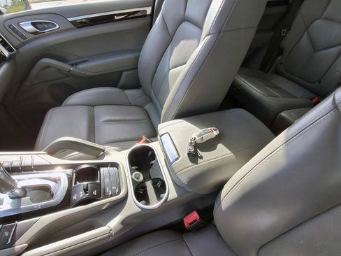 Used 2014 Porsche Cayenne AWD/4WD image 9