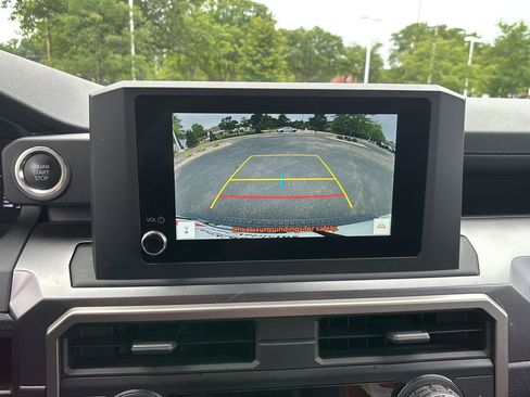 Used 2025 Toyota 4Runner SR5 AWD/4WD image 33