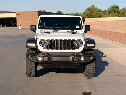 Used 2025 Jeep Wrangler Unlimited Rubicon w/ Convenience Group AWD/4WD image 4