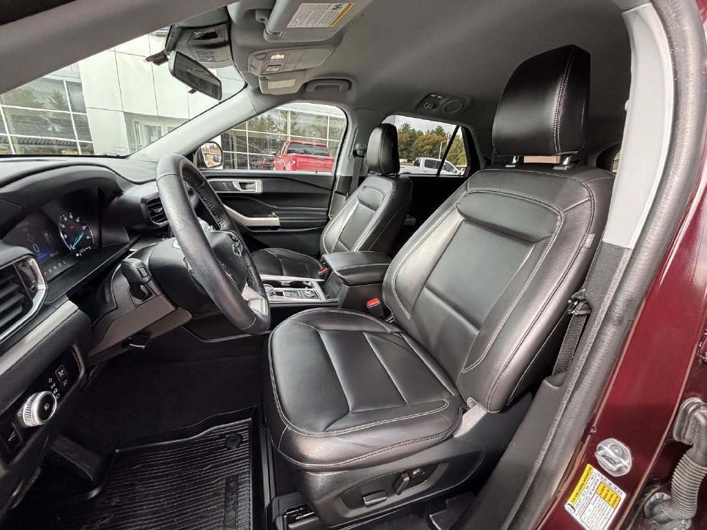 Used 2023 Ford Explorer XLT w/ Equipment Group 202A AWD/4WD image 13