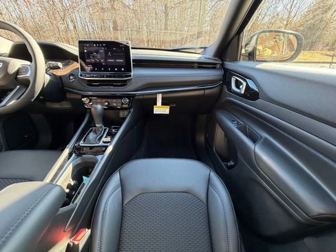 New 2026 Jeep Compass Latitude w/ Sun and Sound Group AWD/4WD image 13
