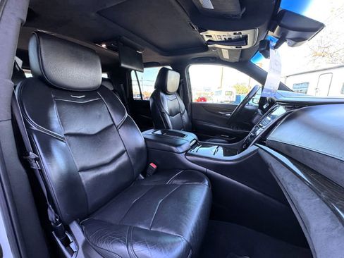 Used 2017 Cadillac Escalade Platinum image 14