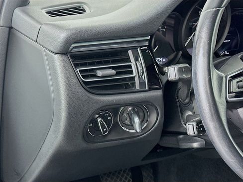 Certified 2022 Porsche Macan AWD/4WD image 11