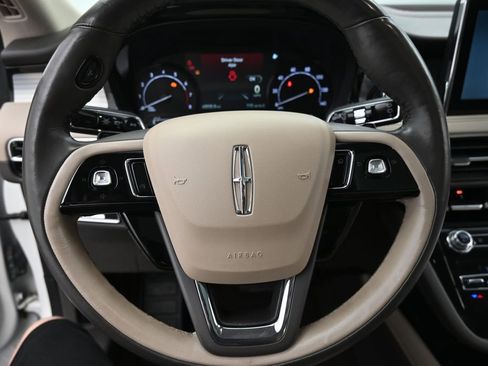 Used 2022 Lincoln Corsair AWD w/ Premium Package image 13
