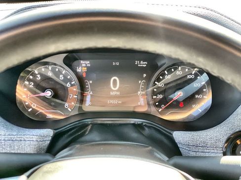 Used 2023 Jeep Compass Latitude image 11