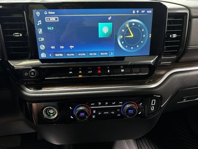 Used 2022 Chevrolet Silverado 1500 LT AWD/4WD image 17