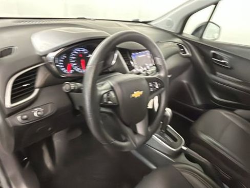 Used 2021 Chevrolet Trax LT FWD image 13
