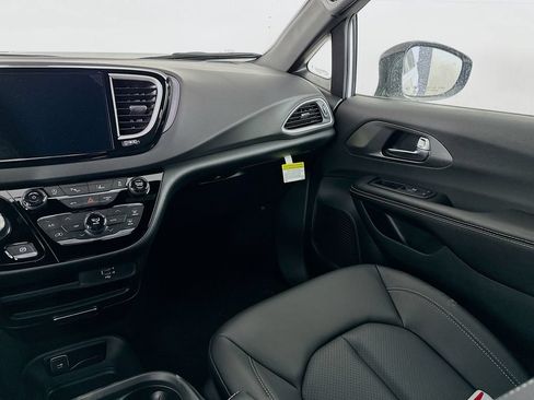 New 2026 Chrysler Voyager LX FWD image 29