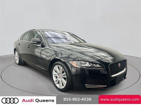 Used 2017 Jaguar XF Premium image 6