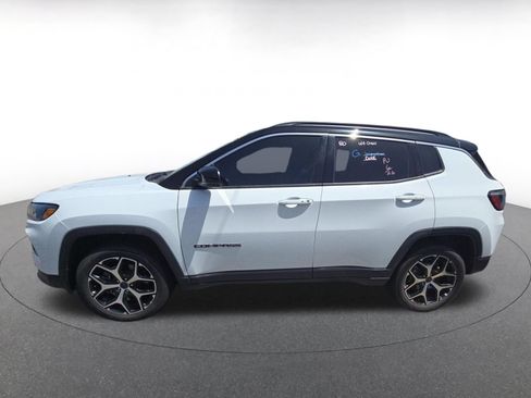 Used 2025 Jeep Compass Limited AWD/4WD image 3