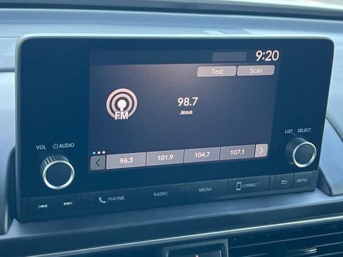 Used 2025 Honda Pilot Sport image 16