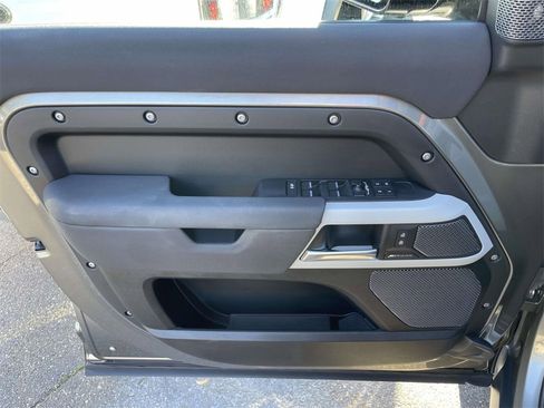 Used 2023 Land Rover Defender 110 S image 17