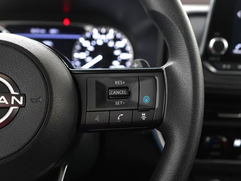 Used 2023 Nissan Rogue SV image 27