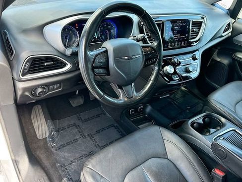 Used 2020 Chrysler Pacifica Touring-L Plus w/ Advanced Safetytec Group image 9