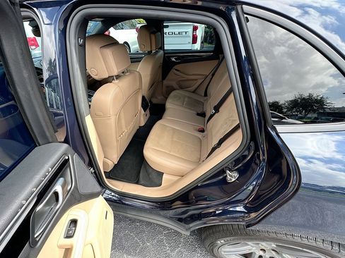 Used 2021 Porsche Macan image 30