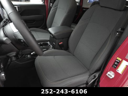 Used 2025 Jeep Wrangler Sahara w/ Safety Group image 9