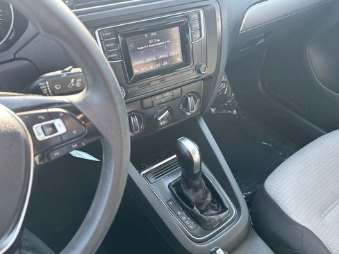 Used 2017 Volkswagen Jetta S image 19