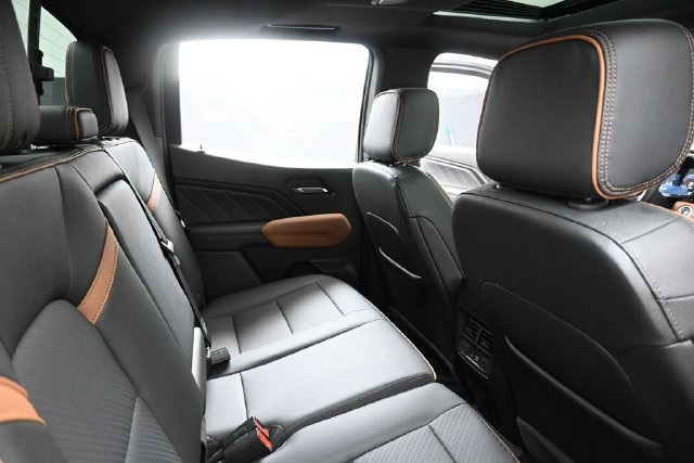Used 2025 GMC Canyon AT4 w/ Technology Plus Package AWD/4WD image 24