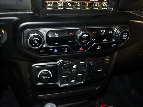 Used 2023 Jeep Wrangler Unlimited Sahara image 23