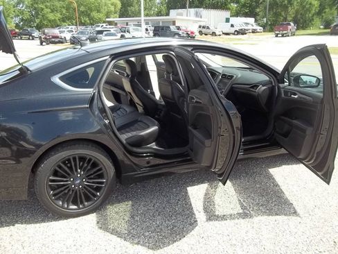 Used 2014 Ford Fusion SE w/ Equipment Group 202A FWD image 13