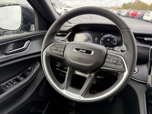 New 2025 Jeep Grand Cherokee L Altitude AWD/4WD image 9