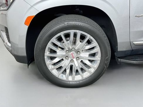 Used 2023 GMC Yukon XL SLT w/ SLT Premium Package AWD/4WD image 14