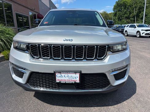 Used 2022 Jeep Grand Cherokee Limited w/ MOPAR Finishing Package AWD/4WD image 2