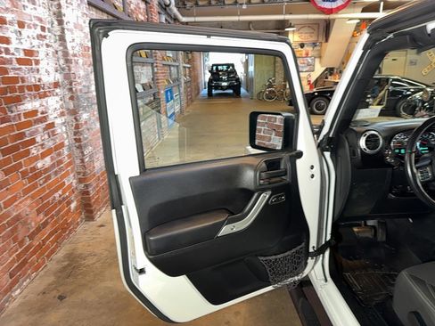 Used 2015 Jeep Wrangler Sahara w/ Connectivity Group image 11