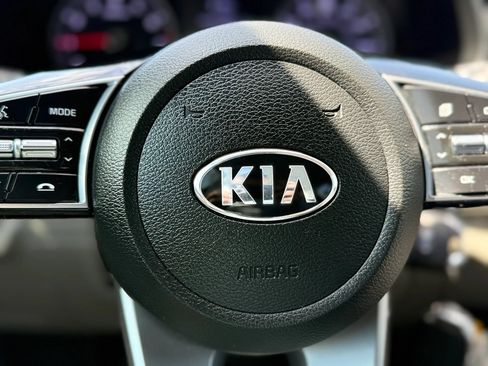 Used 2020 Kia Forte LXS FWD image 32