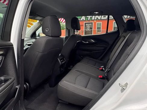 Used 2024 GMC Terrain SLE FWD image 9