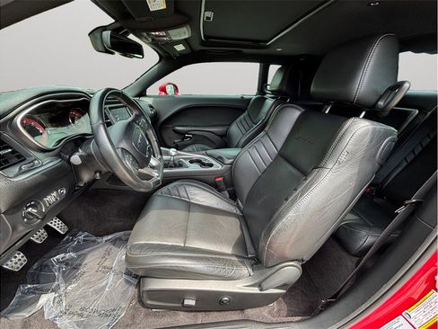 Used 2016 Dodge Challenger SRT Hellcat RWD image 2