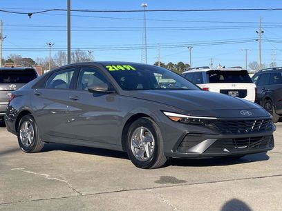 Certified 2025 Hyundai Elantra SE