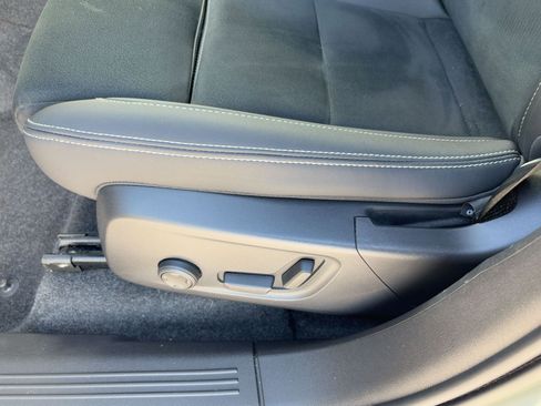 Certified 2023 Volvo XC40 Recharge Ultimate image 13