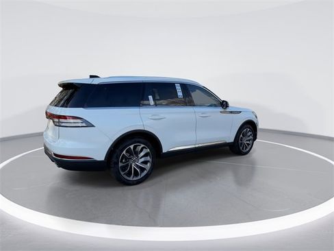 New 2026 Lincoln Aviator Reserve image 8