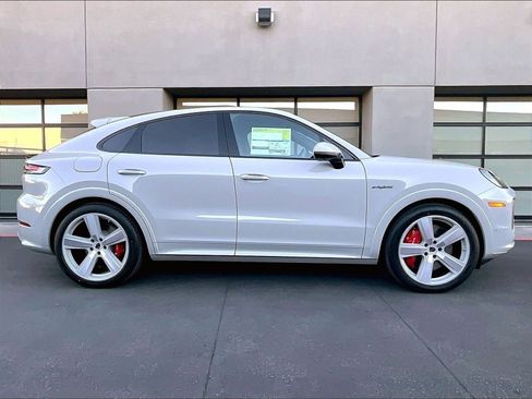 Certified 2026 Porsche Cayenne Turbo image 8